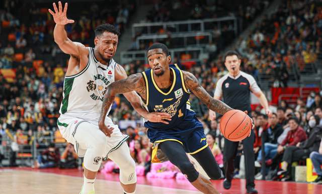 CCTV5直播！广东VS同曦拒绝爆冷，三外援长驱直入，杜锋全面练兵